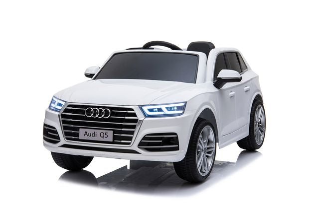 Mașină electrică Audi Q8, sarcină maximă 30 kg (MP3, scaune din piele, 12V7Ah, motoare 235W, telecomandă, roți moi din EVA, dimensiuni 125×75×55 cm) RT305/1//2/3