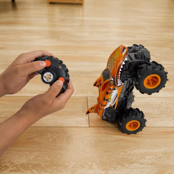 Hot Wheels Monster Truck 1:24 „Rechinul Tigru de Neoprit” HNV03