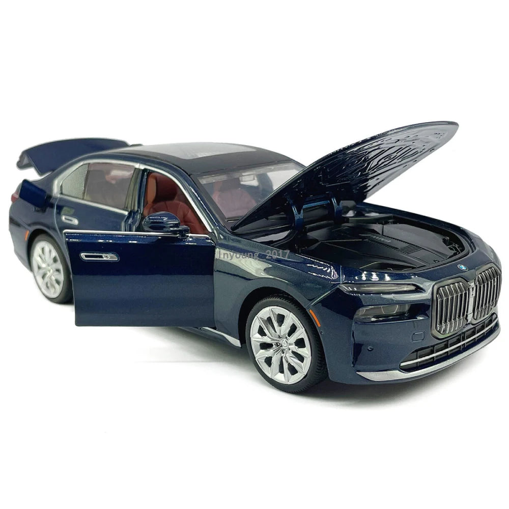(68283A) 1:24 BMW I7 (двери открыты)
