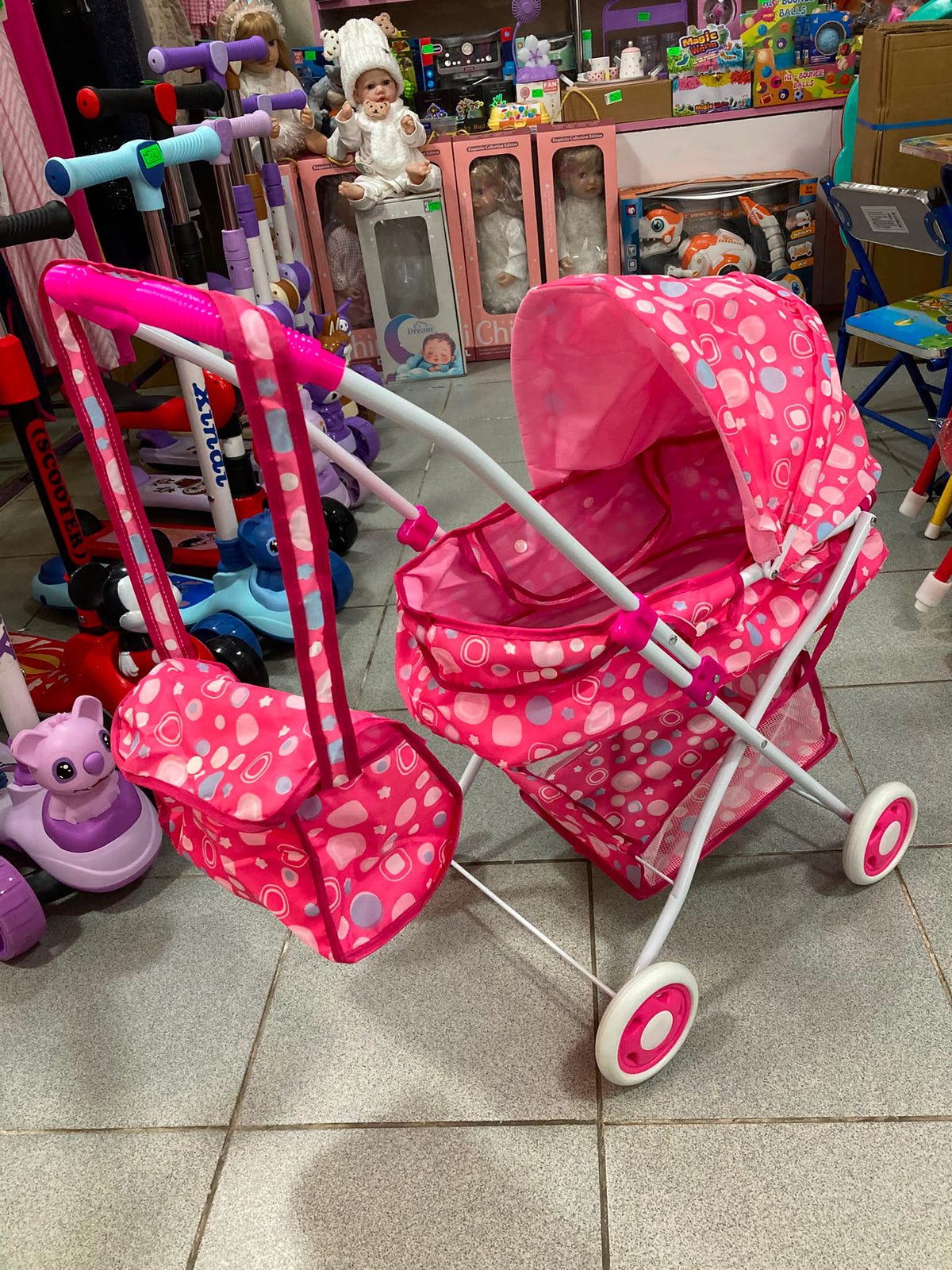 Carucior pentru papusi cu geanta, roz cu flori, cod 982033